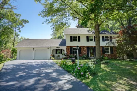 17 Brewster Ln, Chili, NY 14624