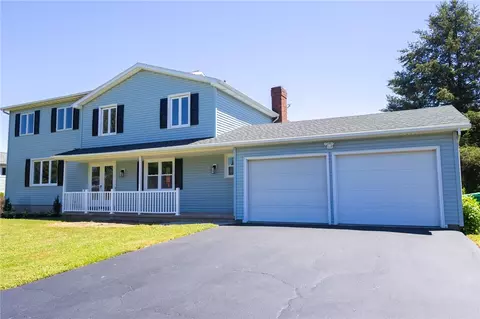 148 Blue Grass Ln, Greece, NY 14626