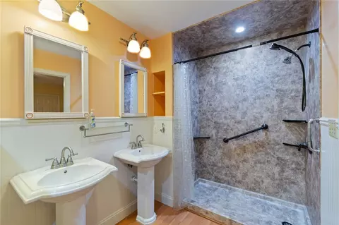 Bath - 131 Rose Dr, Arcadia, NY 14513 photo 4 of 5