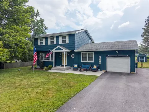 30 Rusty Ln, Greece, NY 14626