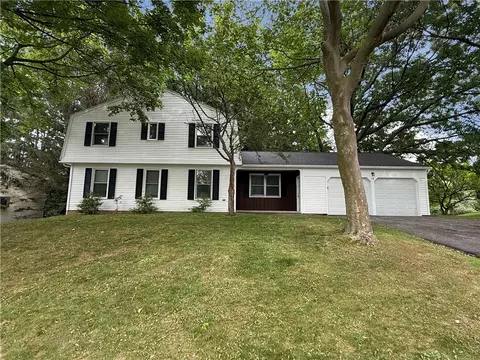 118 S Ridge Trl, Perinton, NY 14450