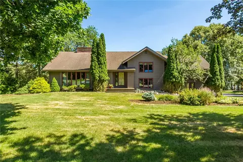 40 Drumlin View Dr, Mendon, NY 14506