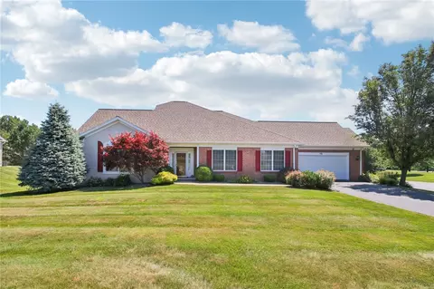 70 Onyx Dr, Perinton, NY 14526