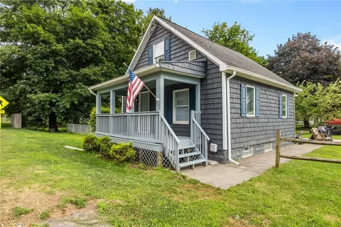 891 Whitney Rd W, Perinton, NY 14450