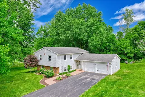 435 Bills Rd, Macedon, NY 14502