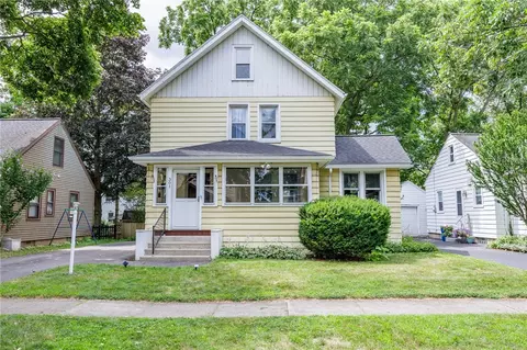 301 Tarrington Rd, Irondequoit, NY 14609