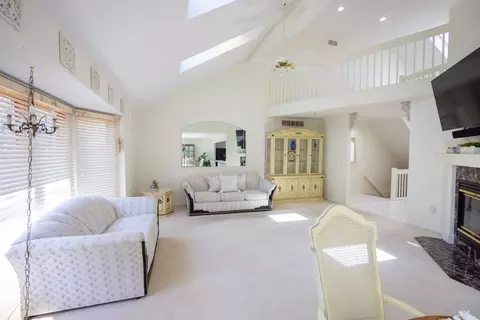 Living - 377 Spinnaker Ln, Webster, NY 14580 photo 1 of 4