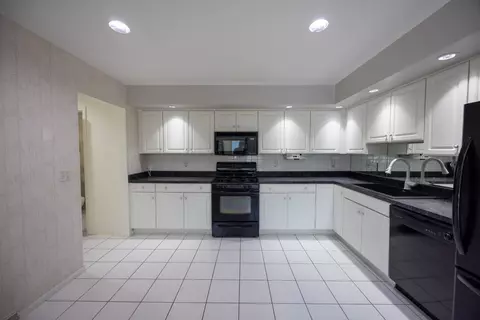 Kitchen - 377 Spinnaker Ln, Webster, NY 14580 photo 2 of 3