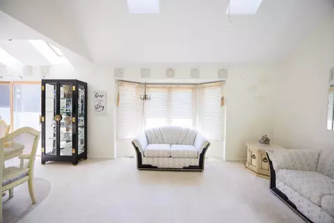 Living - 377 Spinnaker Ln, Webster, NY 14580 photo 2 of 4