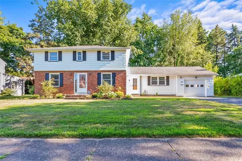 45 Seaford Dr, Irondequoit, NY 14617