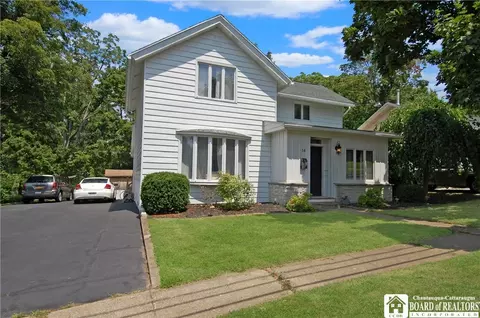14 Robinson St, Hanover, NY 14136