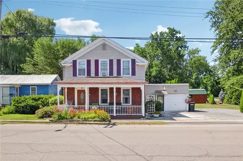 98 Columbia St, Galen, NY 14433