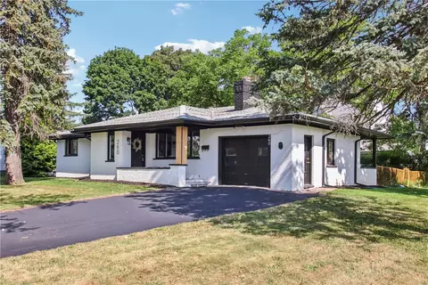 260 Candlewood Rd, Irondequoit, NY 14609