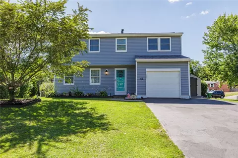 45 Coachlight Cir, Farmington, NY 14425