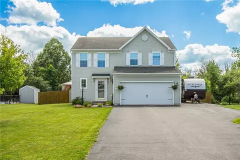 5194 Overlook Ln, Canandaigua, NY 14424
