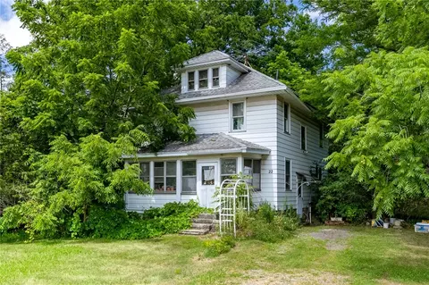 22 Cherry Rd, Gates, NY 14624