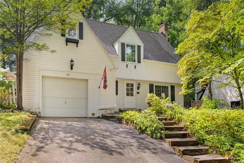 19 Fair Oaks Dr, Perinton, NY 14445