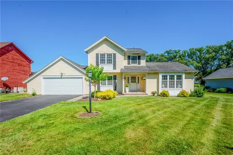 45 Braunston Dr, Fairport, NY 14450