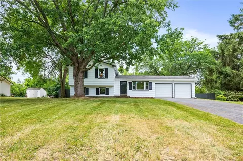 146 Hidden Creek Ln, Hamlin, NY 14464