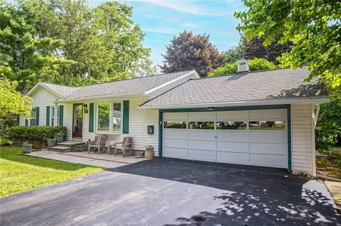 12 Garden Ln, Le Roy, NY 14482