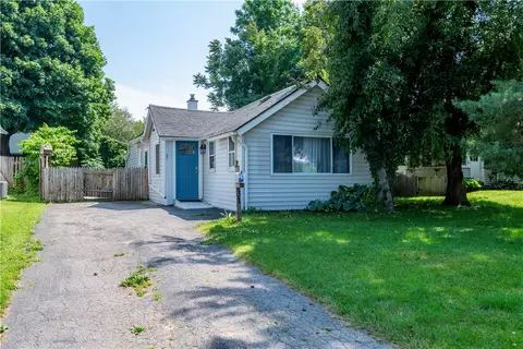 31 Broderick Dr, Irondequoit, NY 14622