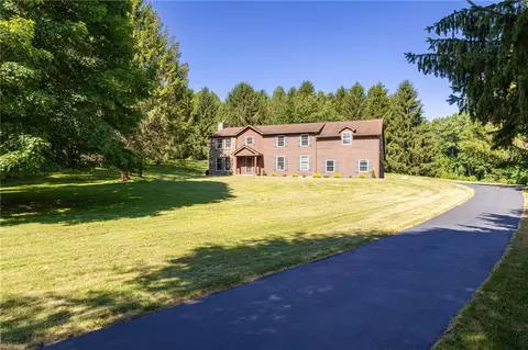7587 Trotwood Ln, Victor, NY 14564