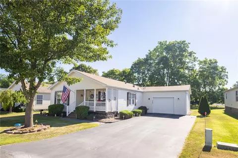 4283 Canalside Dr, Palmyra, NY 14522