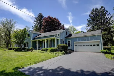 37 York St, Honeoye Falls, NY 14472