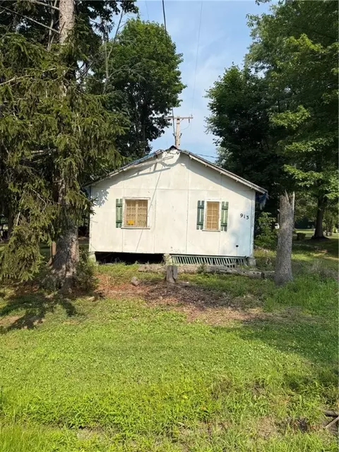 913 Vinecliff St, Carlton, NY 14571