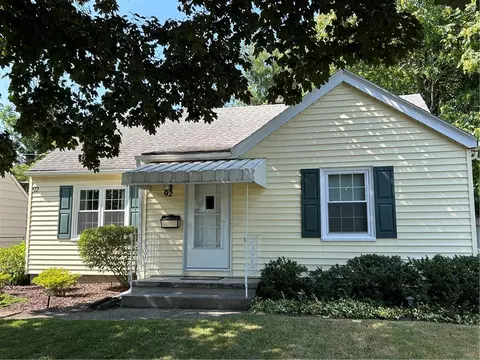 92 Clarington St, Irondequoit, NY 14609 photo 2