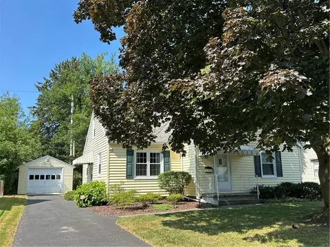 92 Clarington St, Irondequoit, NY 14609
