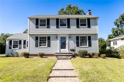 114 Seaford Dr, Irondequoit, NY 14617