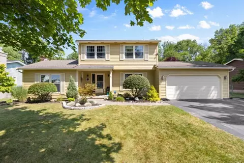 48 Woodedge Ln, Greece, NY 14626
