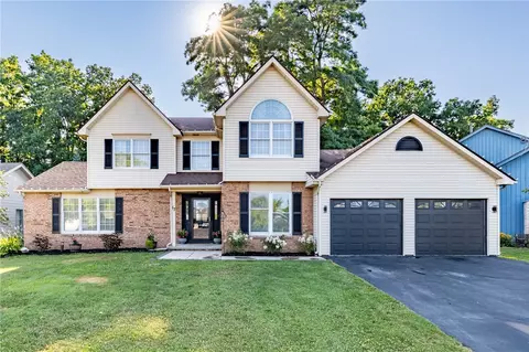 17 Geiger Cir, Greece, NY 14612