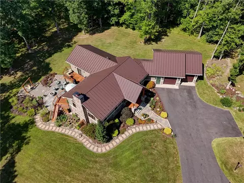 1841 Hickory Ln, Honeoye Falls, NY 14472