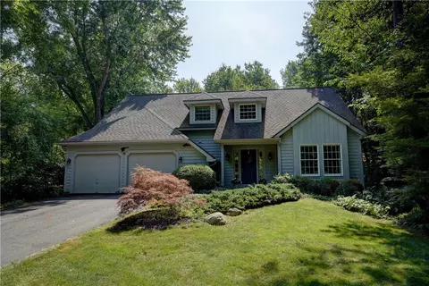 16 Adams Trl, Ogden, NY 14559