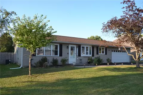 104 Doerun Dr, Greece, NY 14626