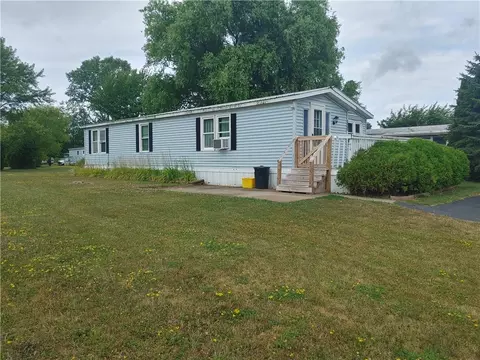 352 Sandy Brook Dr, Hamlin, NY 14464