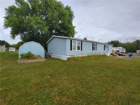 352 Sandy Brook Dr, Hamlin, NY 14464 photo 3