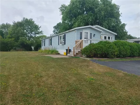 352 Sandy Brook Dr, Hamlin, NY 14464 photo 2