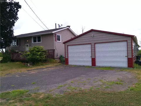 976 Lake Rd W, Hamlin, NY 14464
