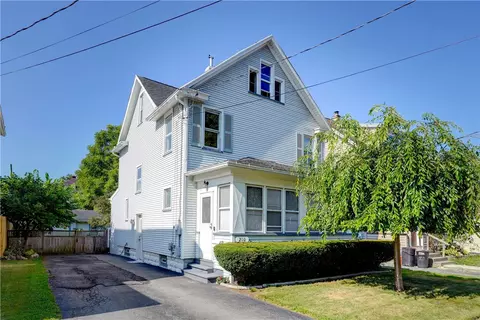 210 W Elm St, East Rochester, NY 14445