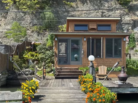 7067 State Route 21, South Bristol, NY 14512