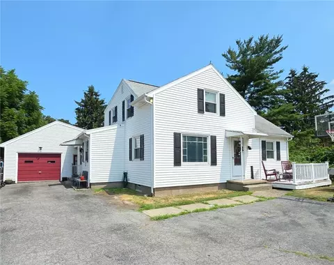270 Mccall Rd, Greece, NY 14616