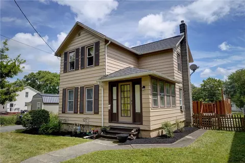 133 Phoenix St, Canandaigua, NY 14424