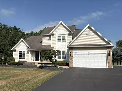 215 Sagewood Dr, Ogden, NY 14559