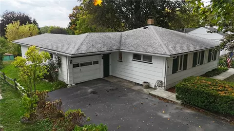 46 Creekview Dr, Chili, NY 14624
