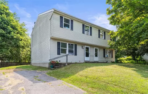 26-28 Coachlight Cir, Farmington, NY 14425