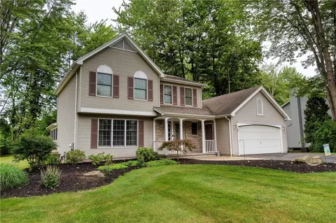 611 Galbro Cir, Webster, NY 14580