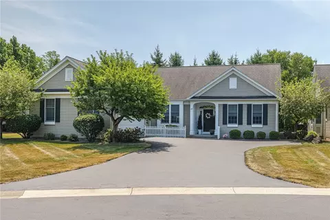 18 Mid Ponds Ln, Pittsford, NY 14534